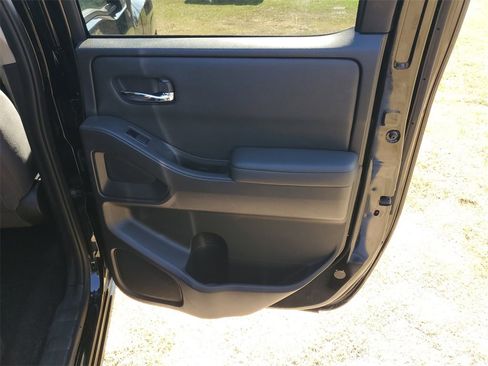 Used 2023 Nissan Frontier SV image 32