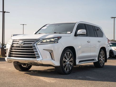 Used 2020 Lexus LX 570 4WD w/ Luxury Package image 7