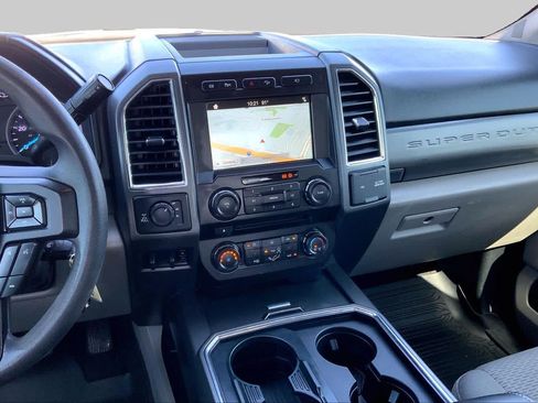 Used 2018 Ford F250 XLT w/ XLT Premium Package AWD/4WD image 7