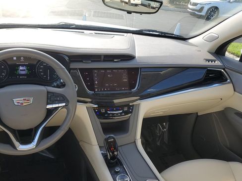Certified 2023 Cadillac XT6 Premium Luxury w/ Technology Package FWD image 19
