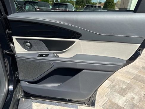 New 2025 Lincoln Nautilus Premier w/ Equipment Group 102A image 21