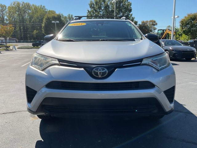 Used 2018 Toyota RAV4 LE AWD/4WD image 4