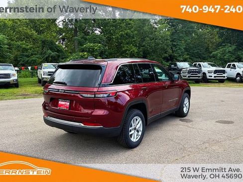 Used 2023 Jeep Grand Cherokee Laredo w/ Luxury Tech Group I AWD/4WD image 29