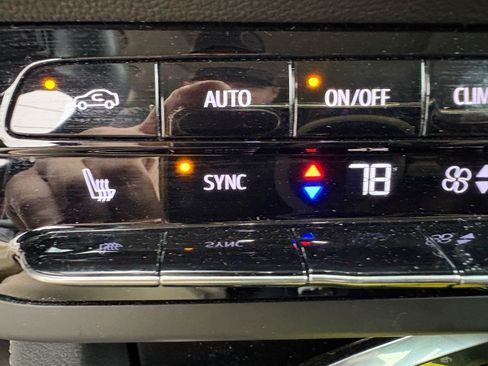 Used 2022 Buick Envision Essence w/ Sport Touring Package image 17