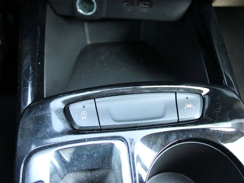 Used 2025 Chevrolet Trax LT image 24