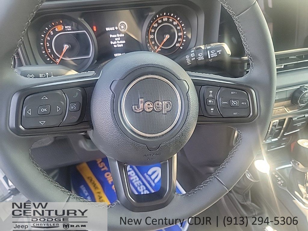 Used 2026 Jeep Wrangler Unlimited Rubicon AWD/4WD image 11