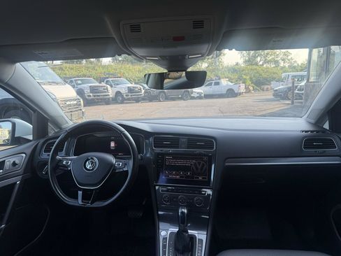 Used 2019 Volkswagen e-Golf SEL Premium FWD image 12