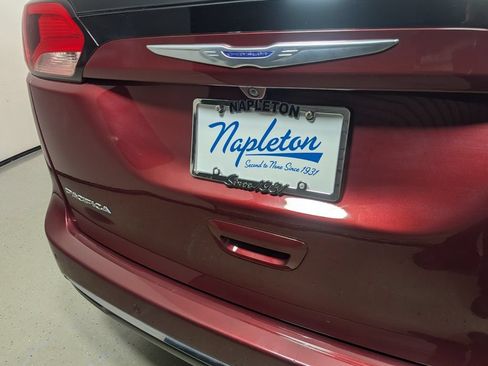 Used 2020 Chrysler Pacifica Touring-L Plus w/ Tire & Wheel Group FWD image 9
