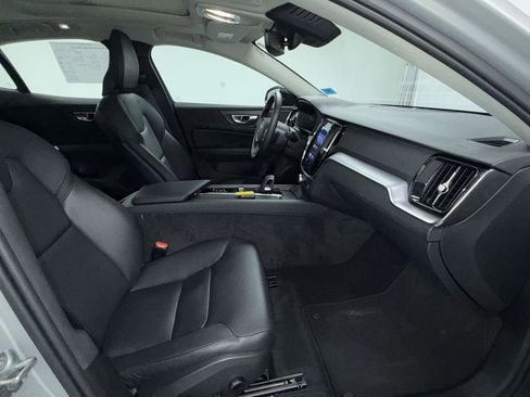 Used 2025 Volvo S60 B5 Core image 11