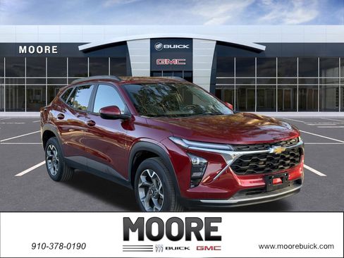 Used 2024 Chevrolet Trax LT w/ Driver Confidence Package image 1