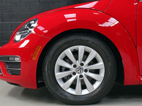 Used 2018 Volkswagen Beetle 2.0T S image 5