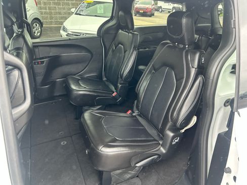 Used 2026 Chrysler Voyager LX FWD image 22