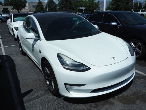 Used 2018 Tesla Model 3 Mid Range RWD image 2