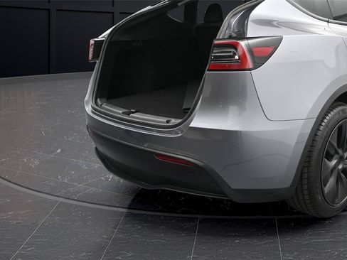 Used 2025 Tesla Model Y Long Range AWD/4WD image 14