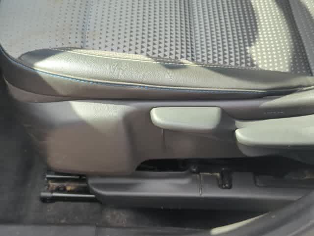 Used 2025 Chevrolet Trax LT FWD image 17