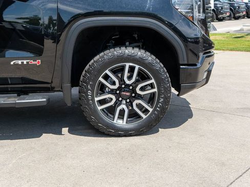 Used 2025 GMC Sierra 1500 AT4 w/ Technology Package AWD/4WD image 41