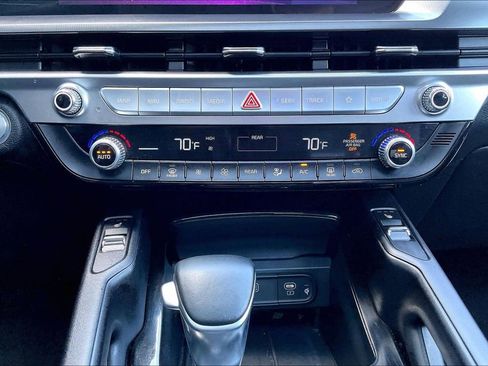 Used 2025 Kia Telluride S FWD image 32