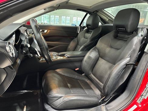 Used 2015 Mercedes-Benz SL 550 w/ Driver Assistance Package image 5