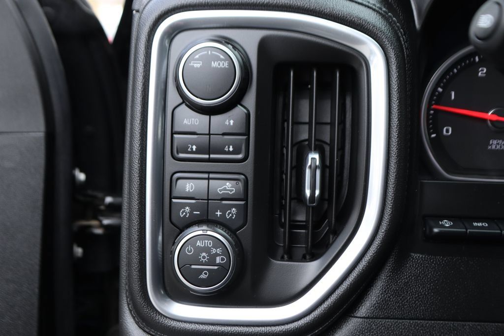 Used 2020 Chevrolet Silverado 2500 High Country w/ Technology Package AWD/4WD image 23