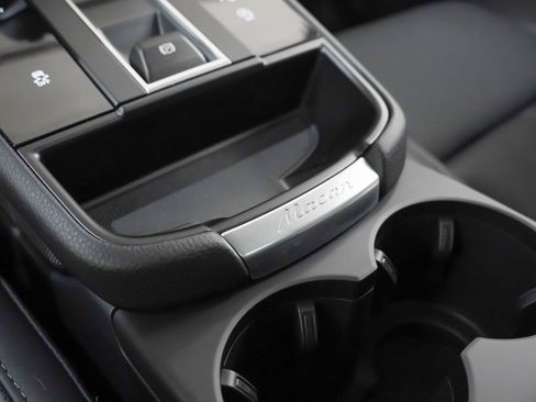 Certified 2026 Porsche Macan AWD/4WD image 34