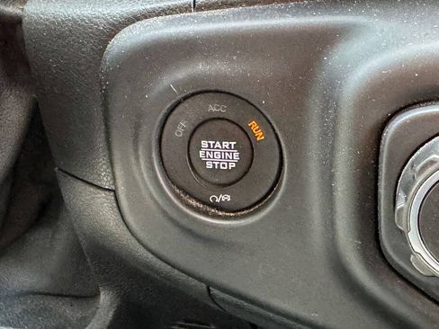 Used 2021 Jeep Gladiator Overland AWD/4WD image 38