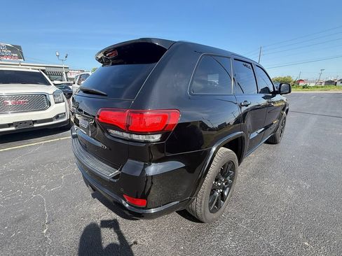 Used 2018 Jeep Grand Cherokee Altitude AWD/4WD image 3