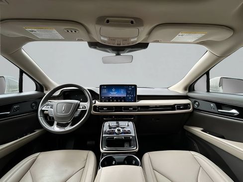 Used 2023 Lincoln Nautilus Reserve w/ Luxury Package AWD/4WD image 12