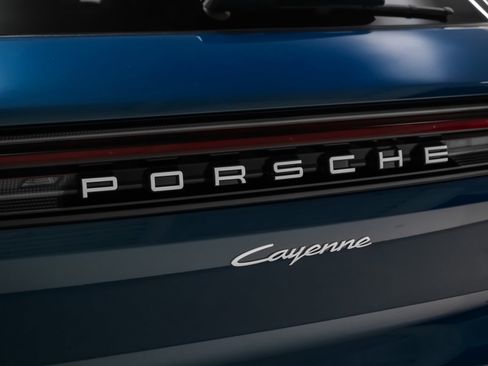 Used 2024 Porsche Cayenne image 19