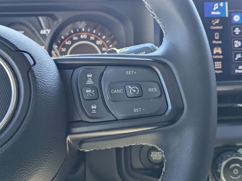 Used 2025 Jeep Wrangler Unlimited Rubicon w/ Convenience Group image 23