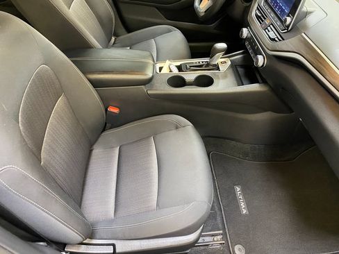 Used 2025 Nissan Altima 2.5 SV FWD image 23