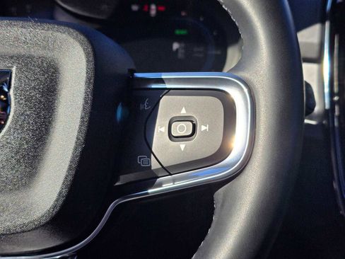 Used 2023 Volvo XC40 Recharge Ultimate image 28