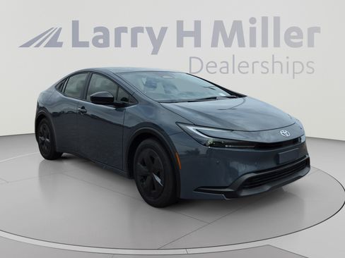 Used 2026 Toyota Prius LE FWD image 7