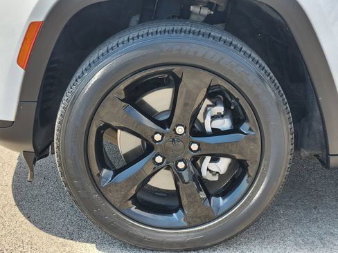 Used 2021 Jeep Grand Cherokee L Laredo RWD image 10