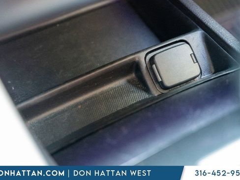 Used 2016 Ford Fusion SE FWD image 11