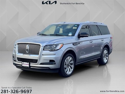 Used 2024 Lincoln Navigator Premiere image 1