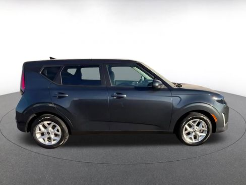 Used 2025 Kia Soul LX w/ LX Technology Package image 16