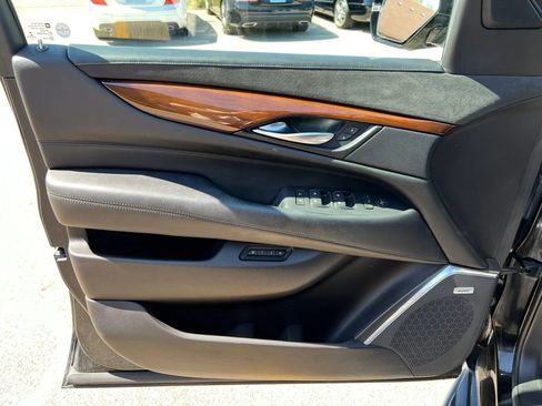 Used 2017 Cadillac Escalade Premium Luxury AWD/4WD image 22