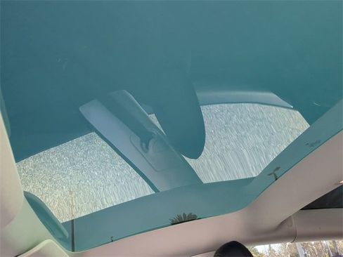 Used 2022 Tesla Model 3 Long Range image 19