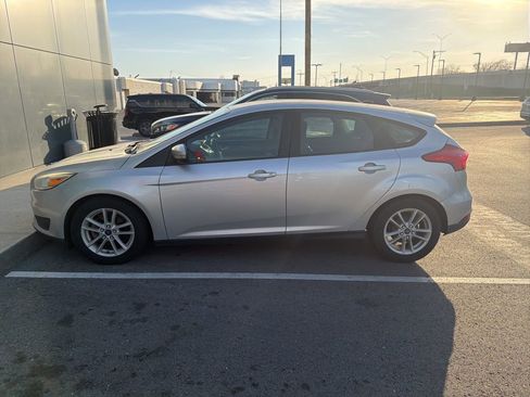 Used 2017 Ford Focus SE image 8