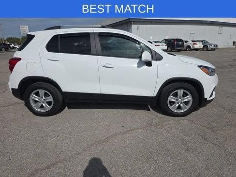 Used 2022 Chevrolet Trax LT w/ LT Convenience Package FWD image 2