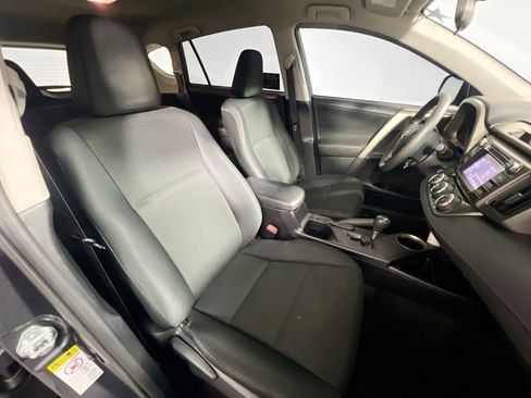 Used 2015 Toyota RAV4 LE image 30