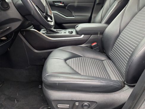 Used 2021 Toyota Highlander XSE image 15