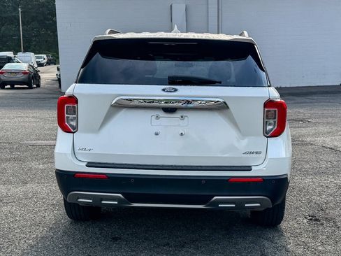 Used 2023 Ford Explorer XLT w/ Equipment Group 202A AWD/4WD image 4