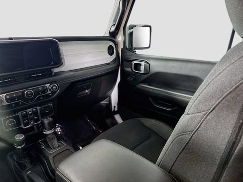 Used 2024 Jeep Wrangler Unlimited Sahara AWD/4WD image 22