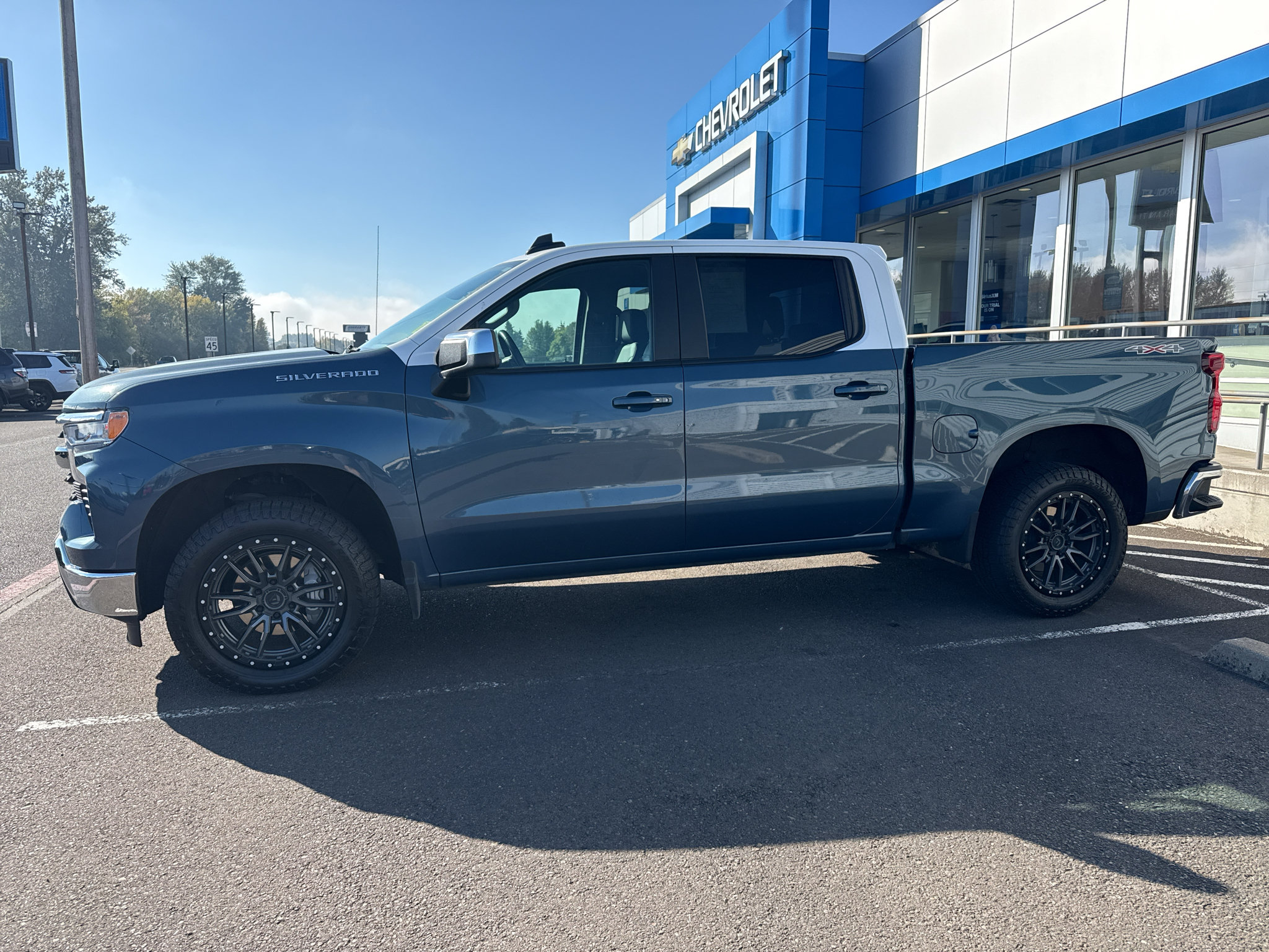Used 2024 Chevrolet Silverado 1500 LT w/ Protection Package AWD/4WD image 5
