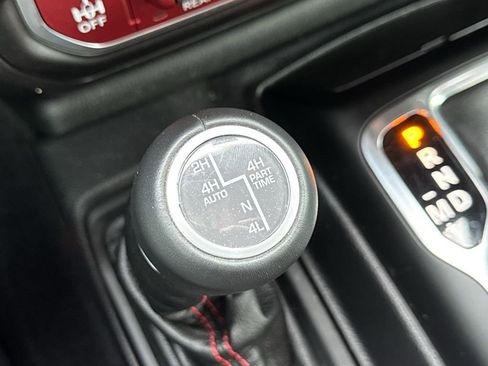 Used 2022 Jeep Gladiator Rubicon w/ Cold Weather Group AWD/4WD image 15