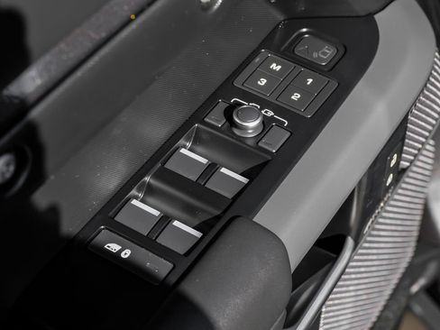 Used 2022 Land Rover Defender 110 X-Dynamic HSE image 41