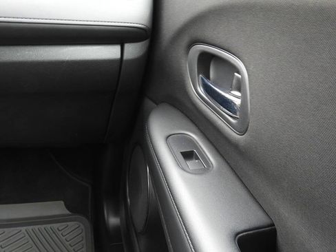 Used 2018 Honda HR-V LX image 35