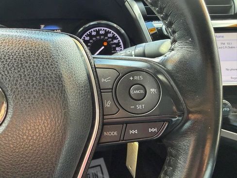 Used 2020 Toyota Camry SE image 16