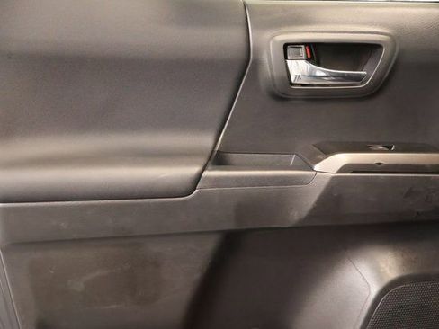 Used 2022 Toyota Tacoma TRD Off-Road image 32